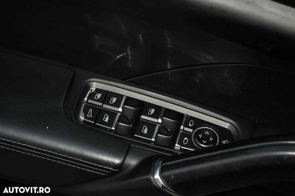 Porsche Cayenne 3.0 L - 22