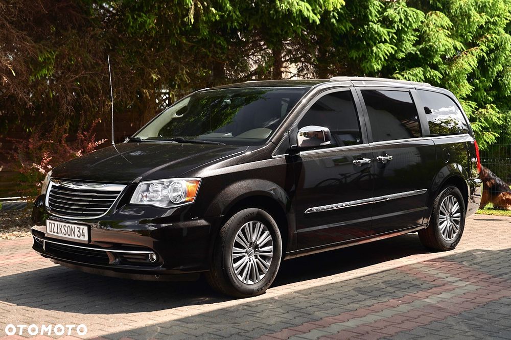 Chrysler Town & Country - 6