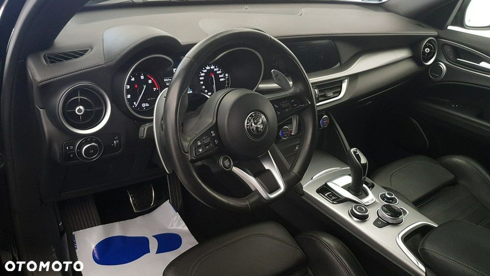 Alfa Romeo Stelvio - 14