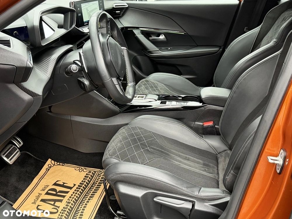 Peugeot 2008 BlueHDi 130 EAT8 GT - 13