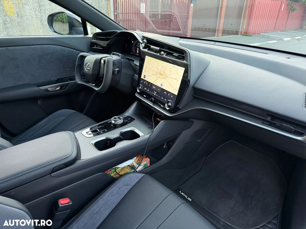 Lexus RZ 550e DIRECT 4 F Sport - 12
