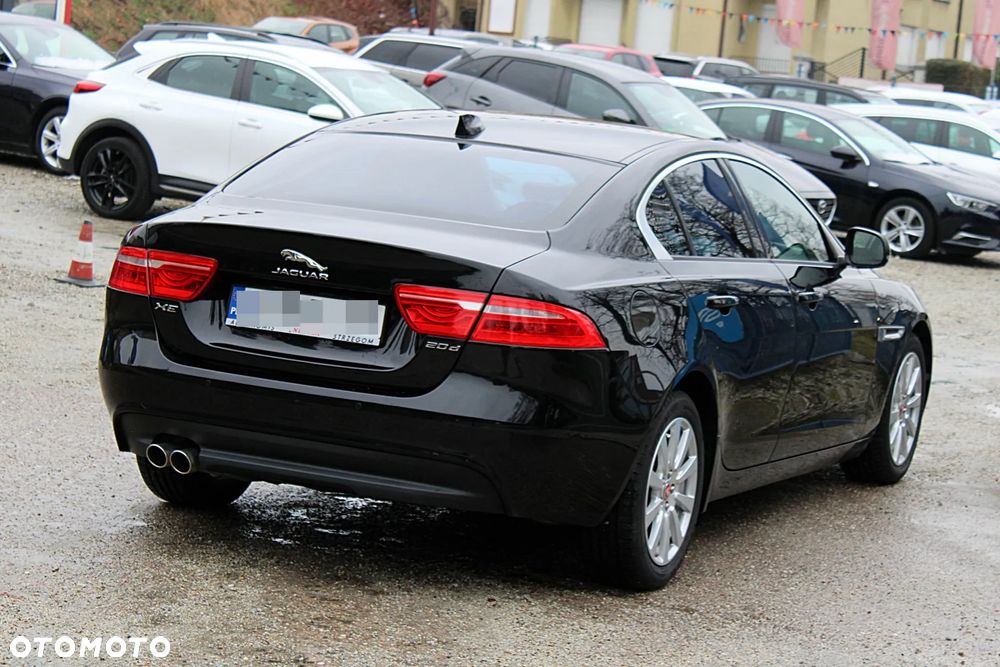 Jaguar XE - 10