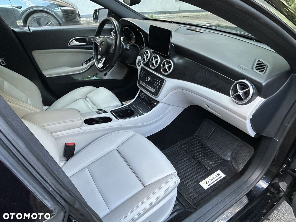 Mercedes-Benz CLA 250 4-Matic - 8