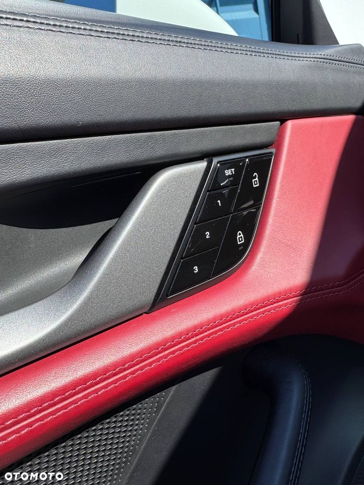 Porsche Taycan GTS - 32