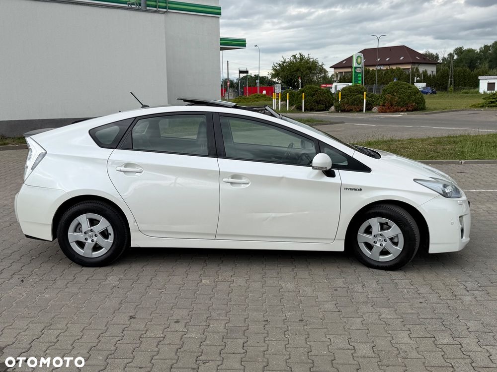 Toyota Prius 1.8 HSD Prestige - 4