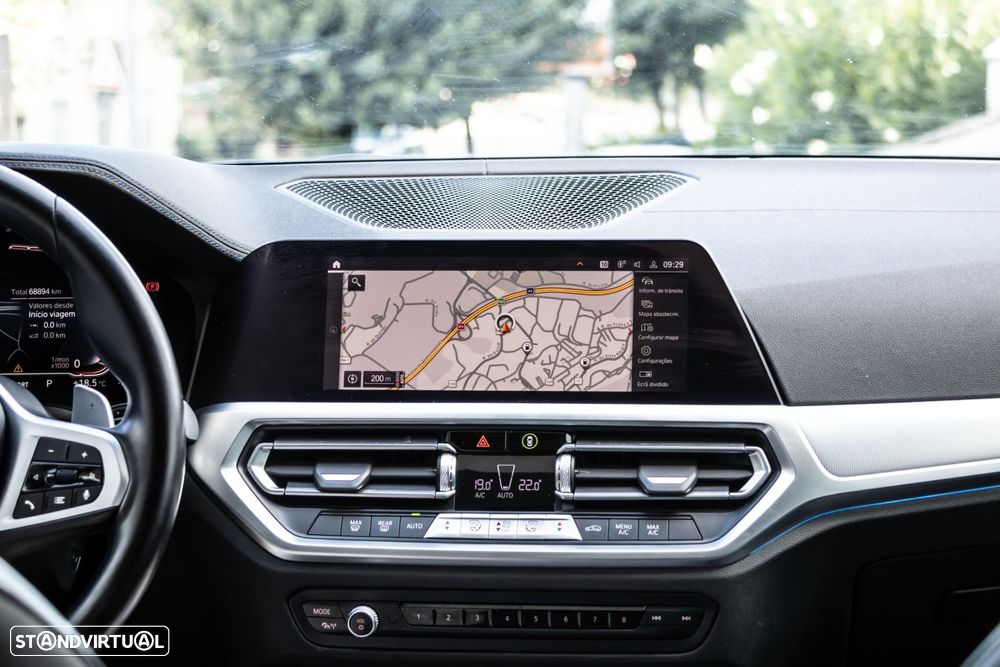 BMW 330 e Pack Desportivo M Pro Auto - 35