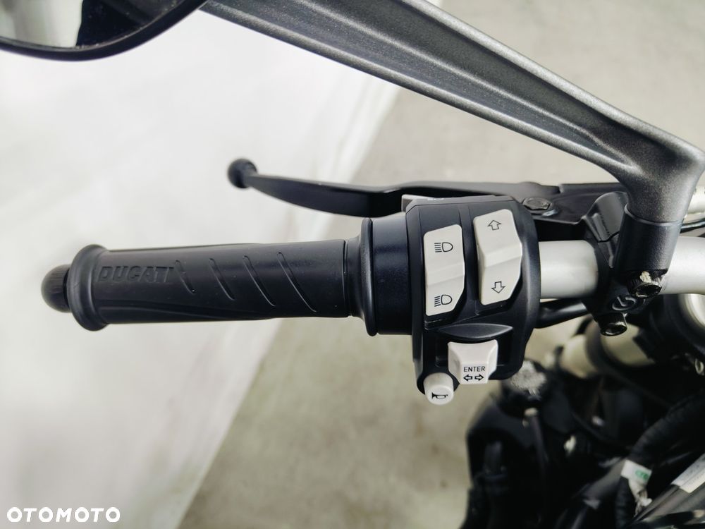 Ducati Monster - 16
