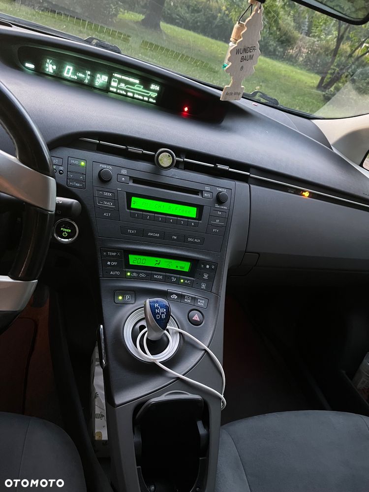 Toyota Prius (Hybrid) - 17