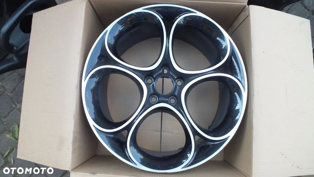 Felga aluminiowa 19 x 8 Alfa Romeo Giulia 156144302 - 1