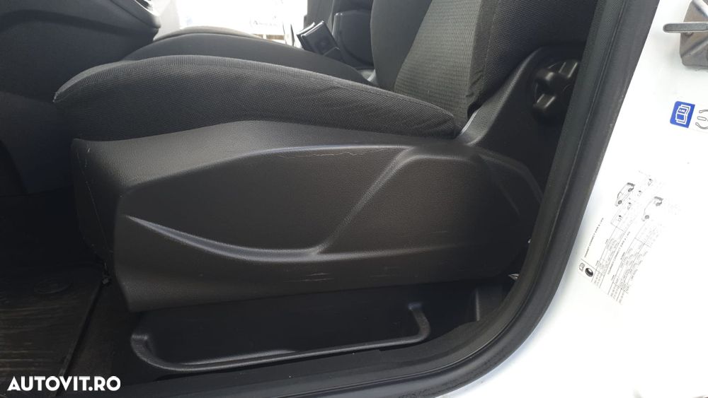 Ford Tourneo Connect - 32