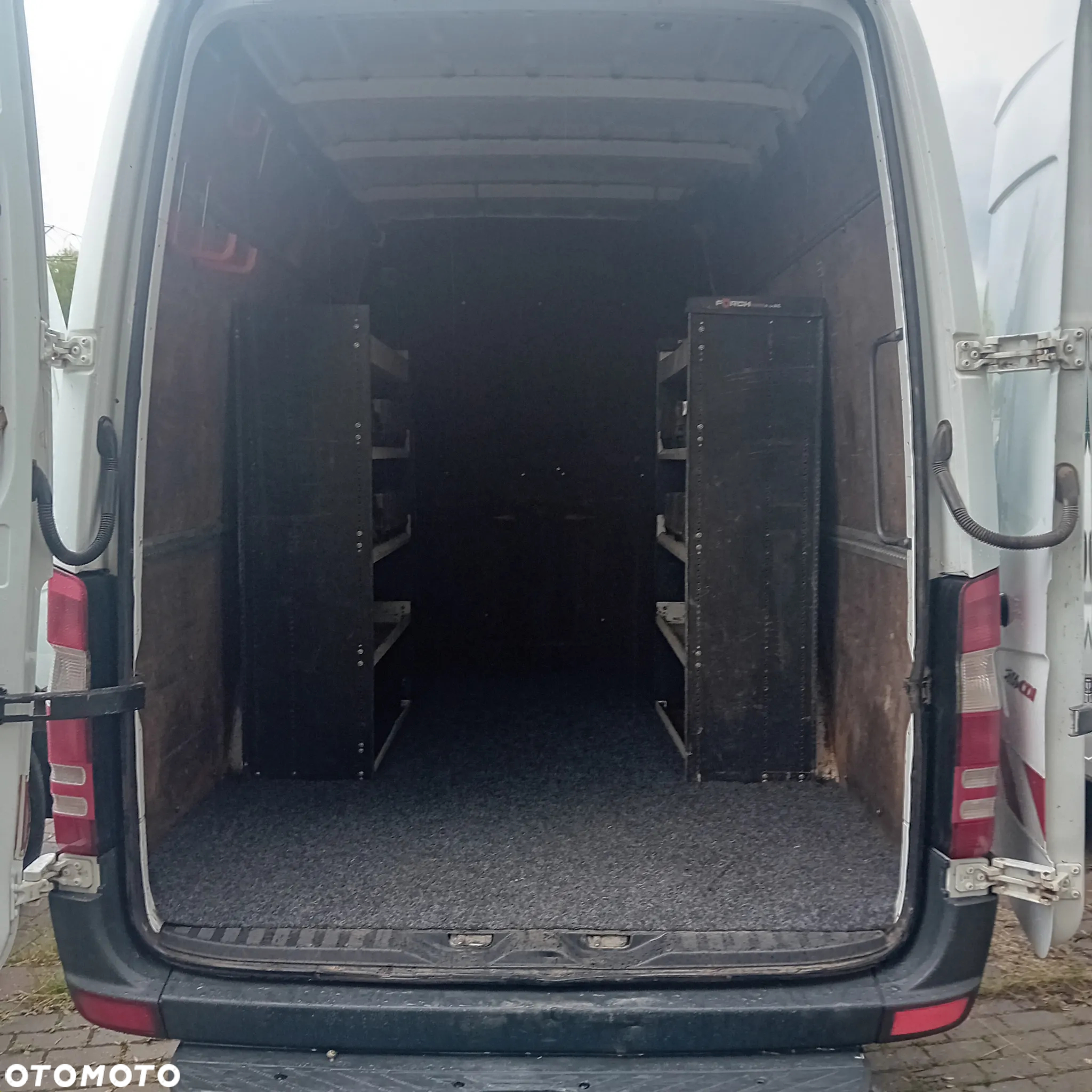 Mercedes-Benz Sprinter - 11