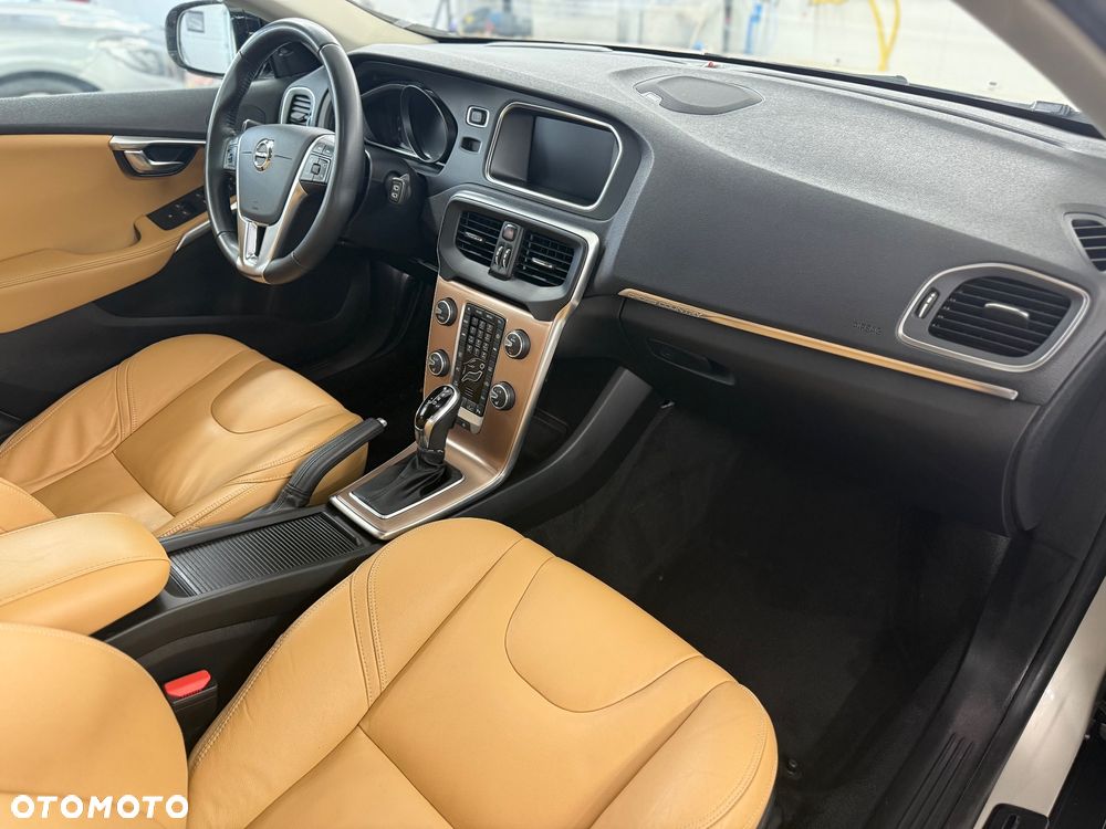 Volvo V40 Cross Country T3 Drive-E Dynamic Edition - 25