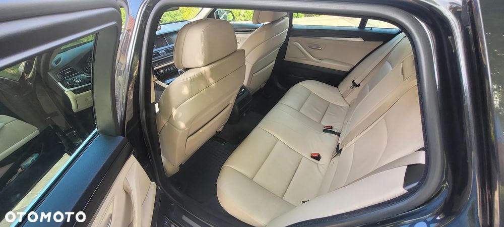 BMW Seria 5 525d xDrive - 9
