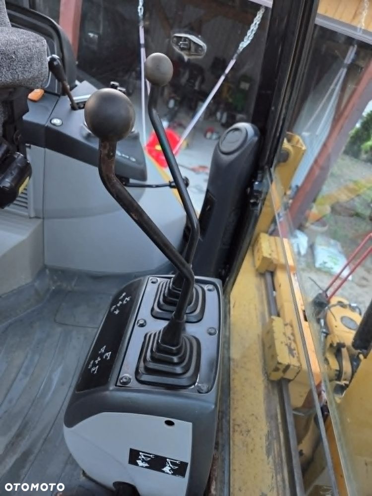 Caterpillar CAT 422E - 22