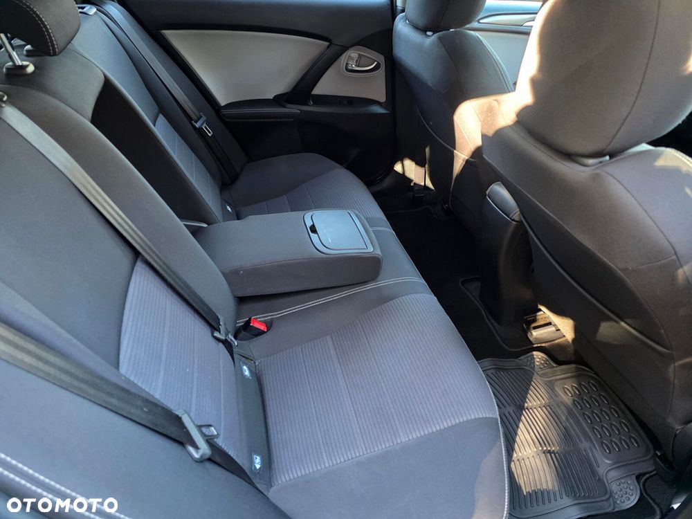 Toyota Avensis - 17
