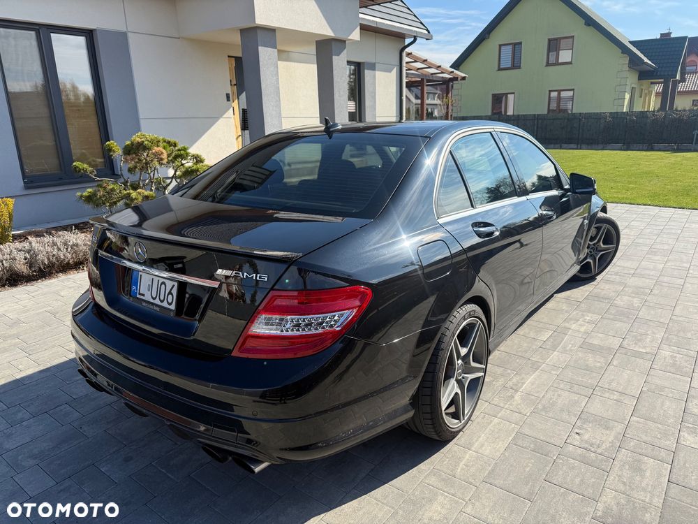 Mercedes-Benz Klasa C 63 AMG - 14
