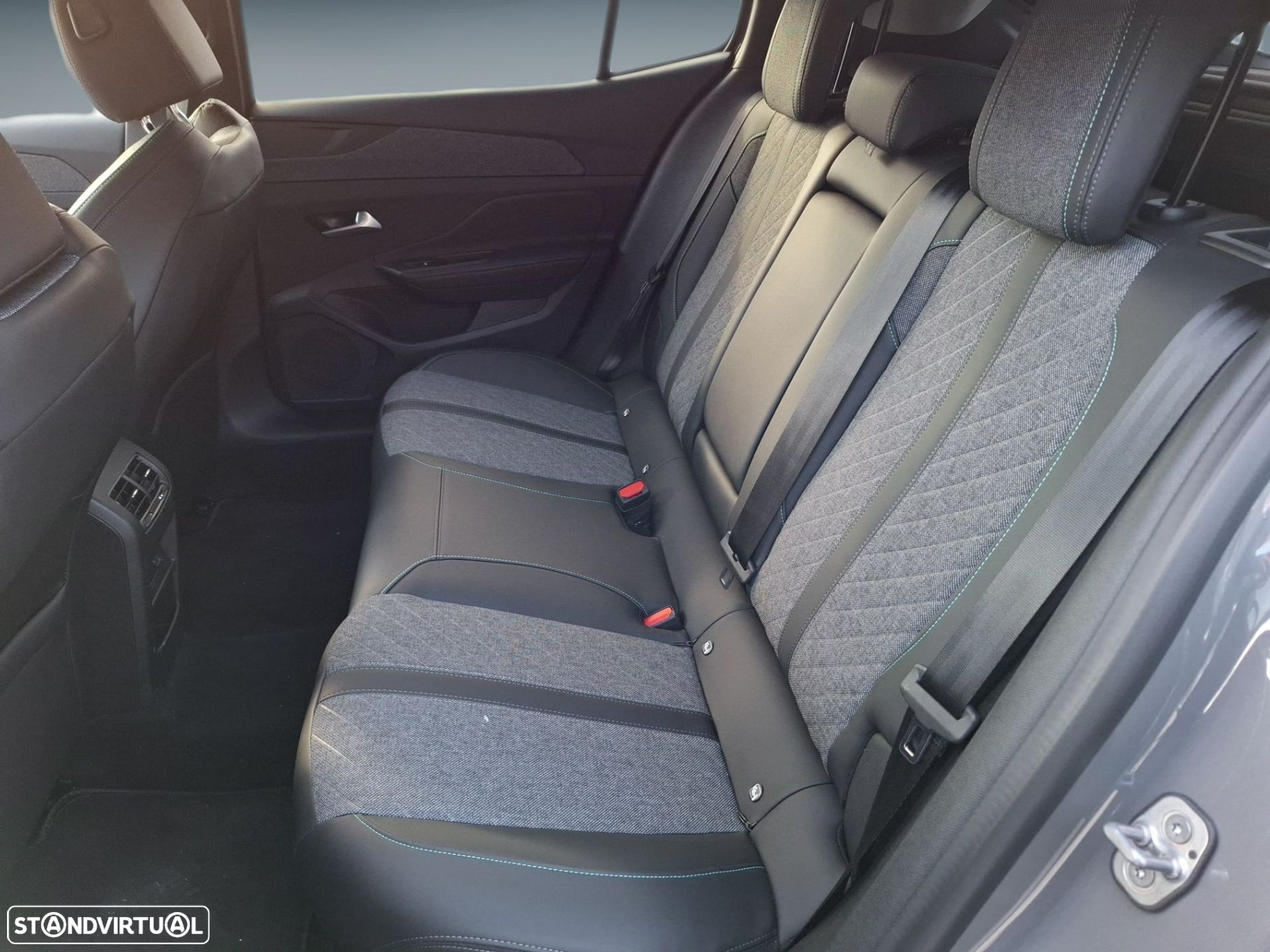 Peugeot 408 1.6 Hybrid Allure e-EAT8 - 14