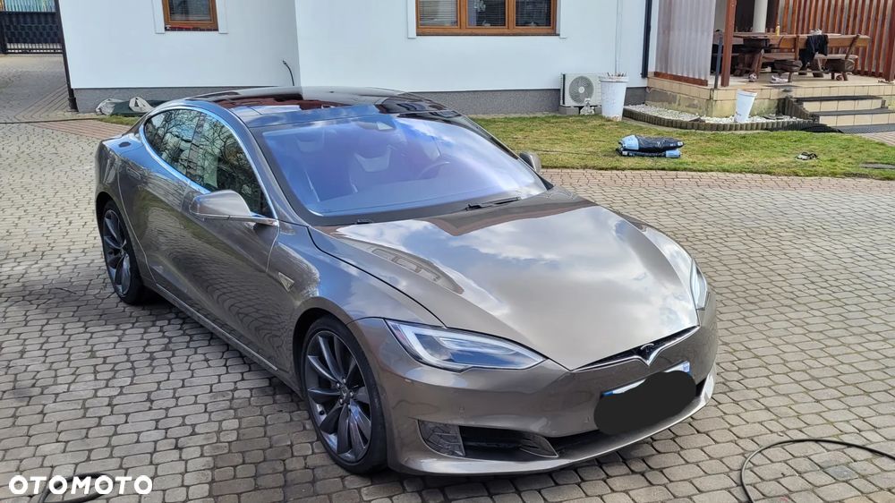 Tesla Model S - 1