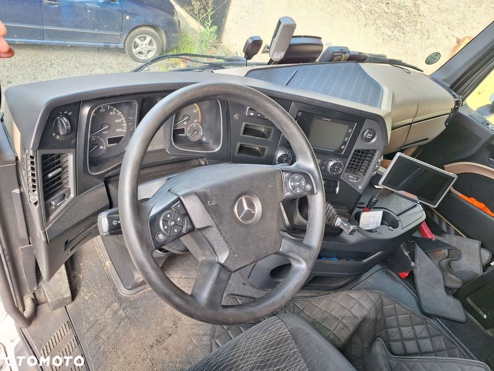 Versalift Actros 1845 - 14