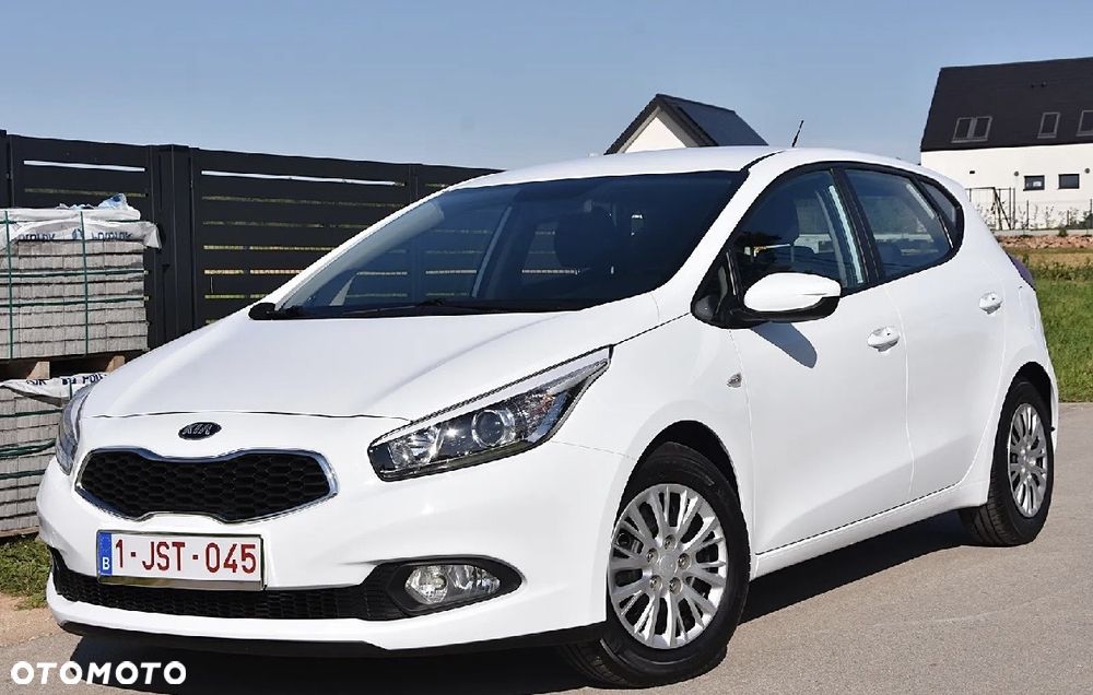 Kia Ceed - 11