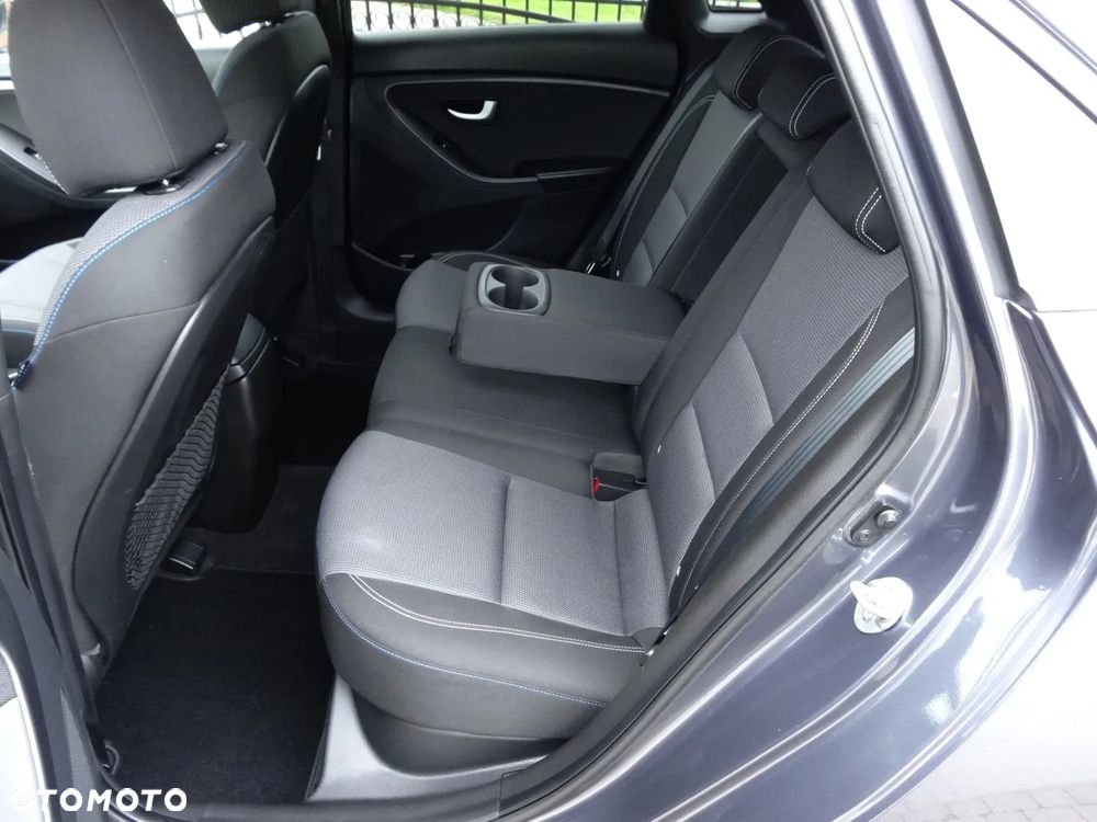 Hyundai i30 blue 1.6 GDI Passion - 24