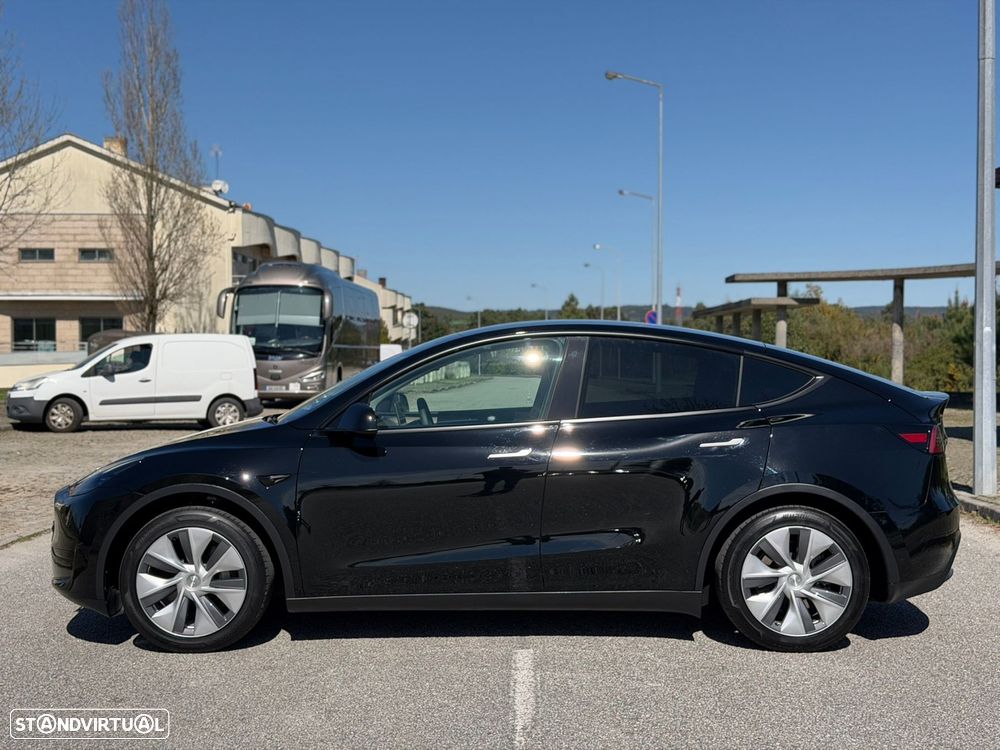 Tesla Model Y - 3