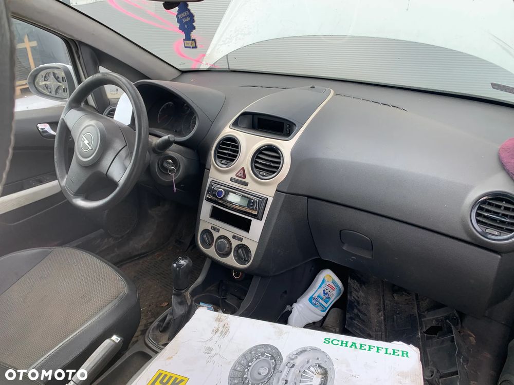 OPEL CORSA  2008 *SAMOCHÓD NA CZĘŚCI* 3880 MASKA, LAMPA, DRZWI, LUSTERKO, ZDERZAK, GRILL, BŁOTNIK, KLAPA, BELKA, DESKA, FOTELE, KANAPA, ĆWIARTKA KIEROWNICA, TARCZE, ZACISKI, ZAWIESZENIE, KOMPLETNY PRZÓD, KOMPLETNY TYŁ, LICZNIK, ZEGARY, PRAWE LEWE PRZÓD TYŁ - 5