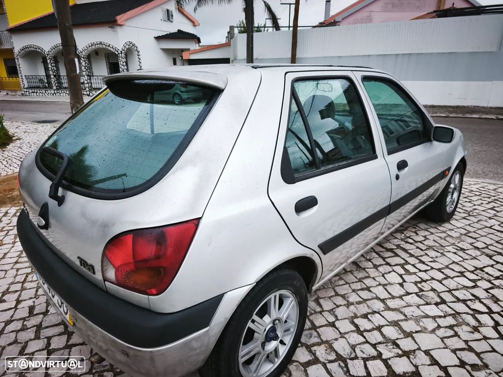Ford Fiesta 1.8 TDdi Techno - 2
