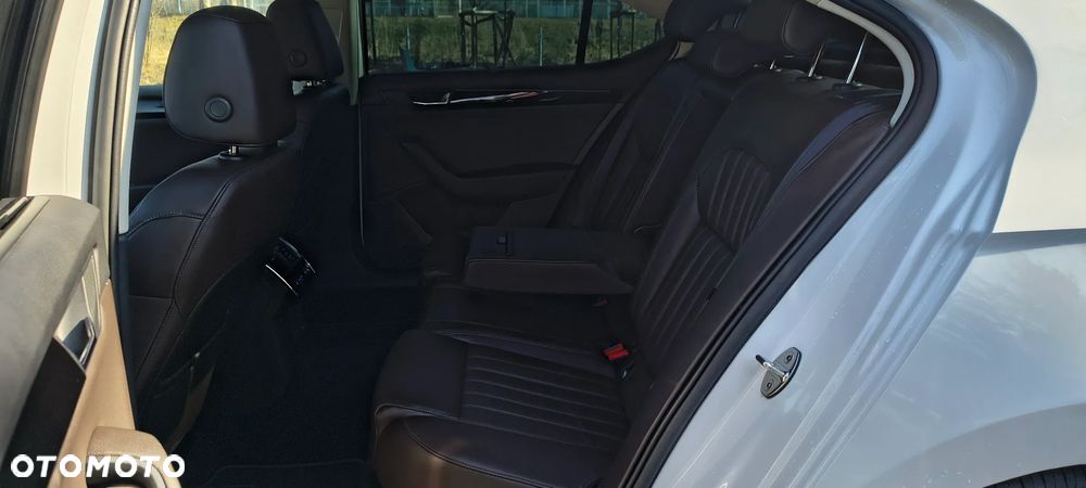 Skoda Superb 2.0 TDI L&K DSG - 16