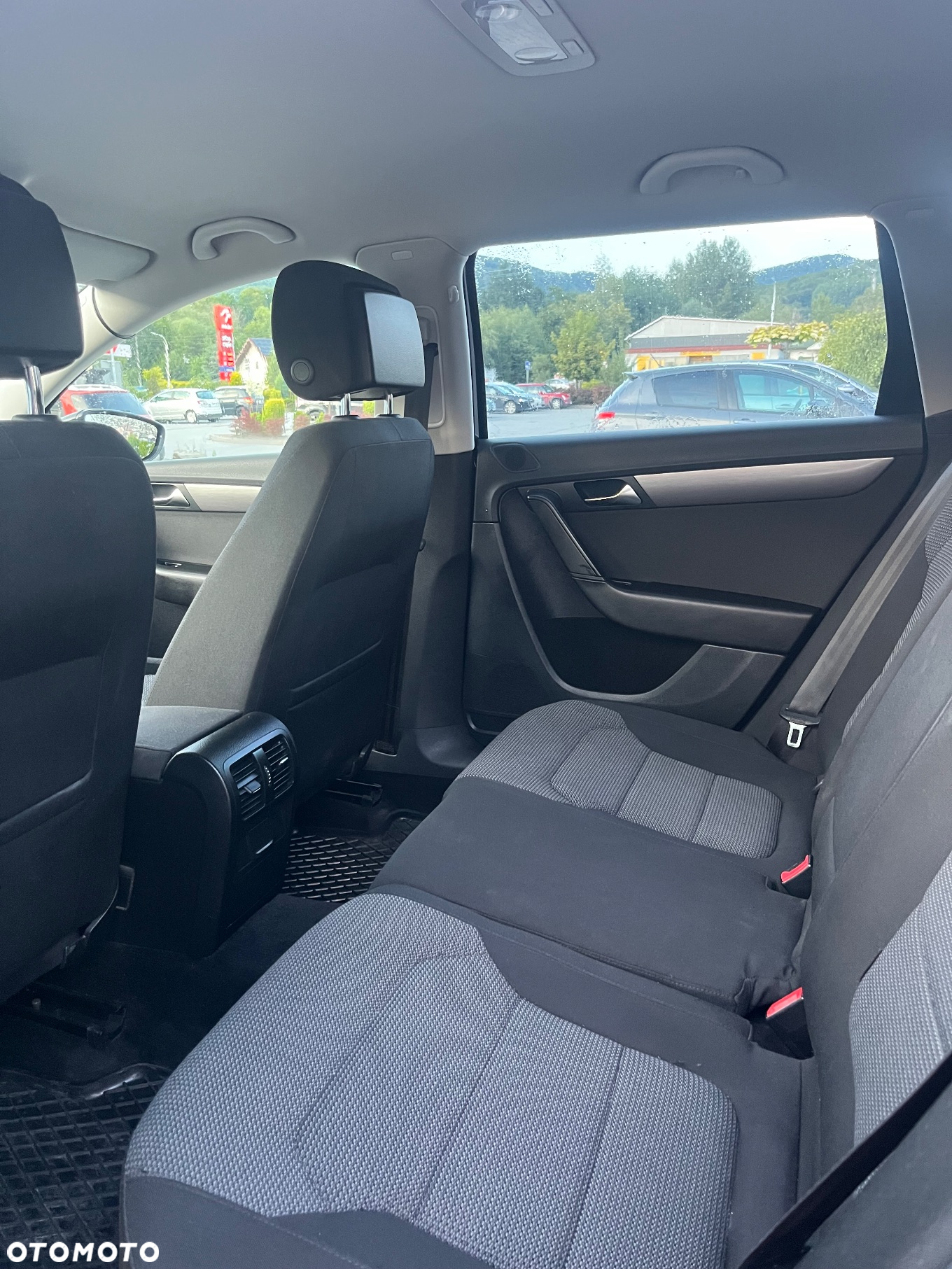 Volkswagen Passat 1.6 TDI DPF BlueMot Comfortline - 12