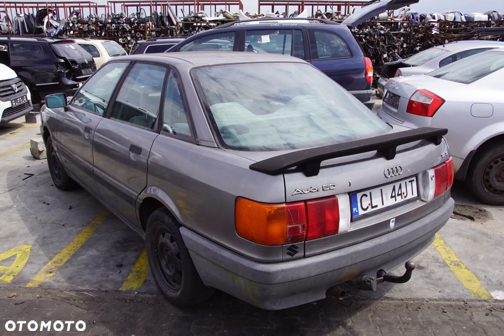 Auto na części - Audi 80 B3 1.8 90 KM JN AKM LY7U 1987R Silnik Skrzynia Drzwi Błotnik Klapa Zderzak Lampa Lusterko Klamka Szyba Deska Kokpit Sterownik Moduł Czujnik Licznik Panel Kierownica - 4