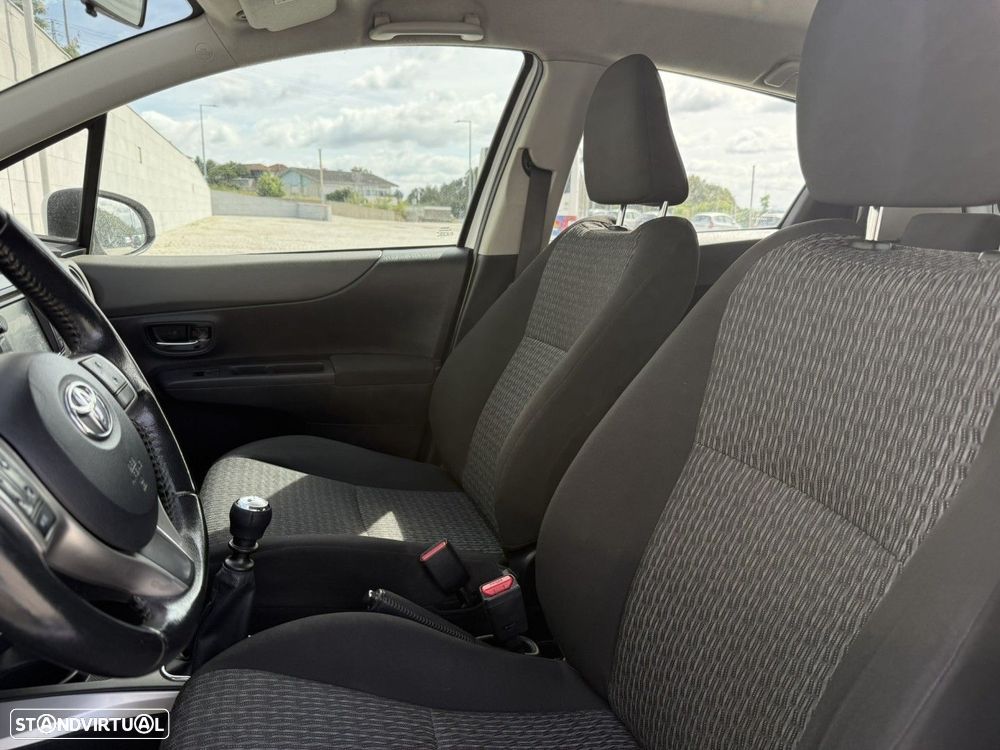 Toyota Yaris 1.4 D-4D Comfort — fotografia 14