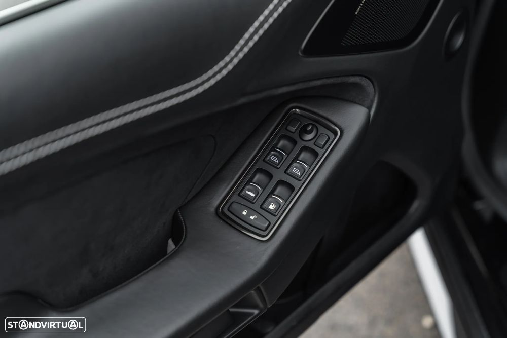 Aston Martin Vanquish - 17