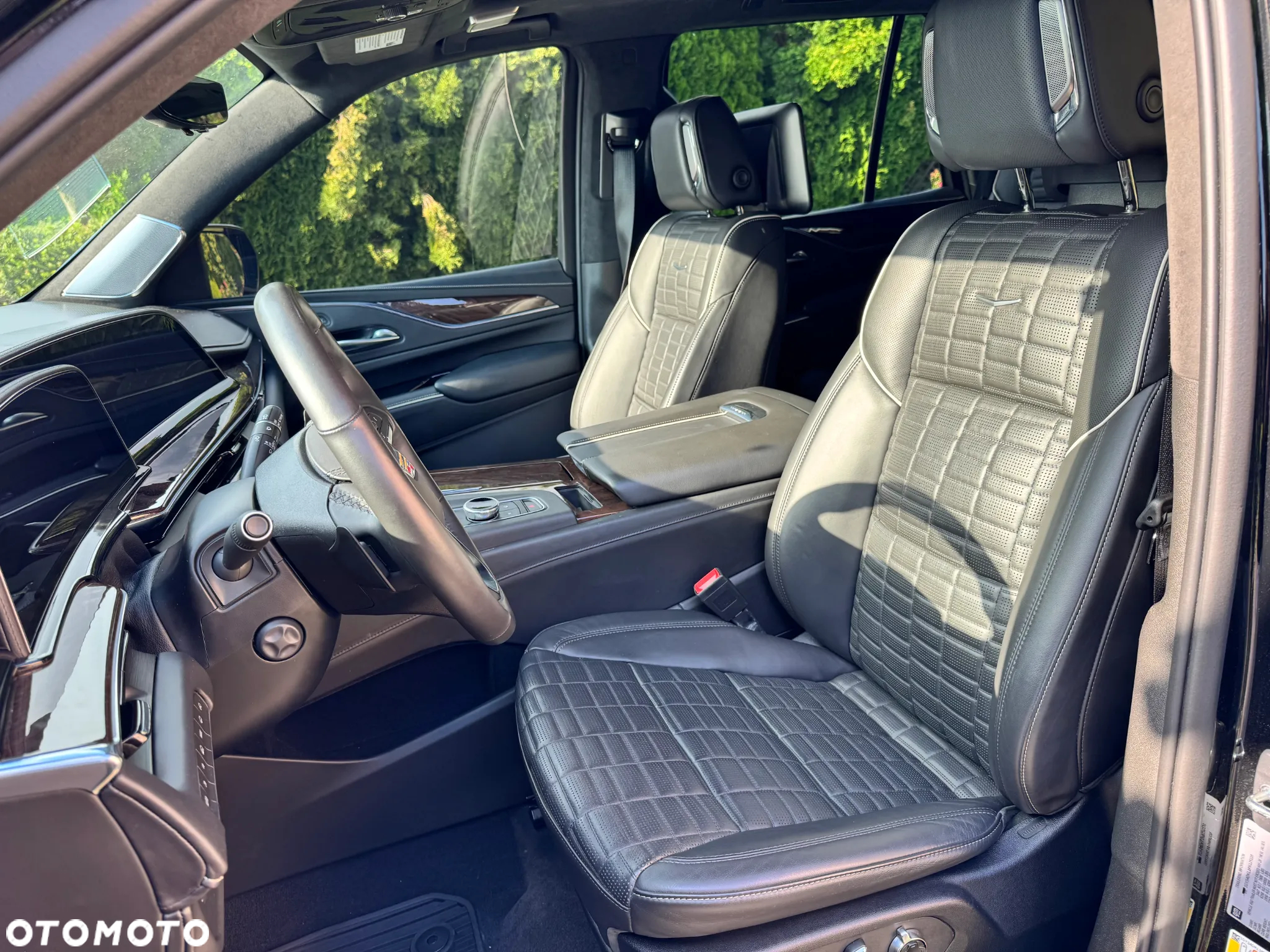 Cadillac Escalade - 23