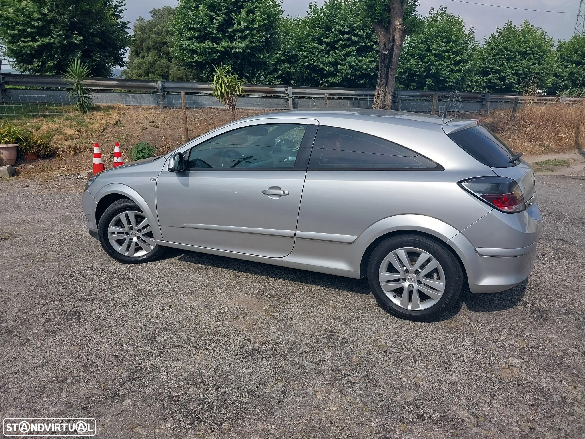 Opel Astra GTC 1.3 CDTi - 11