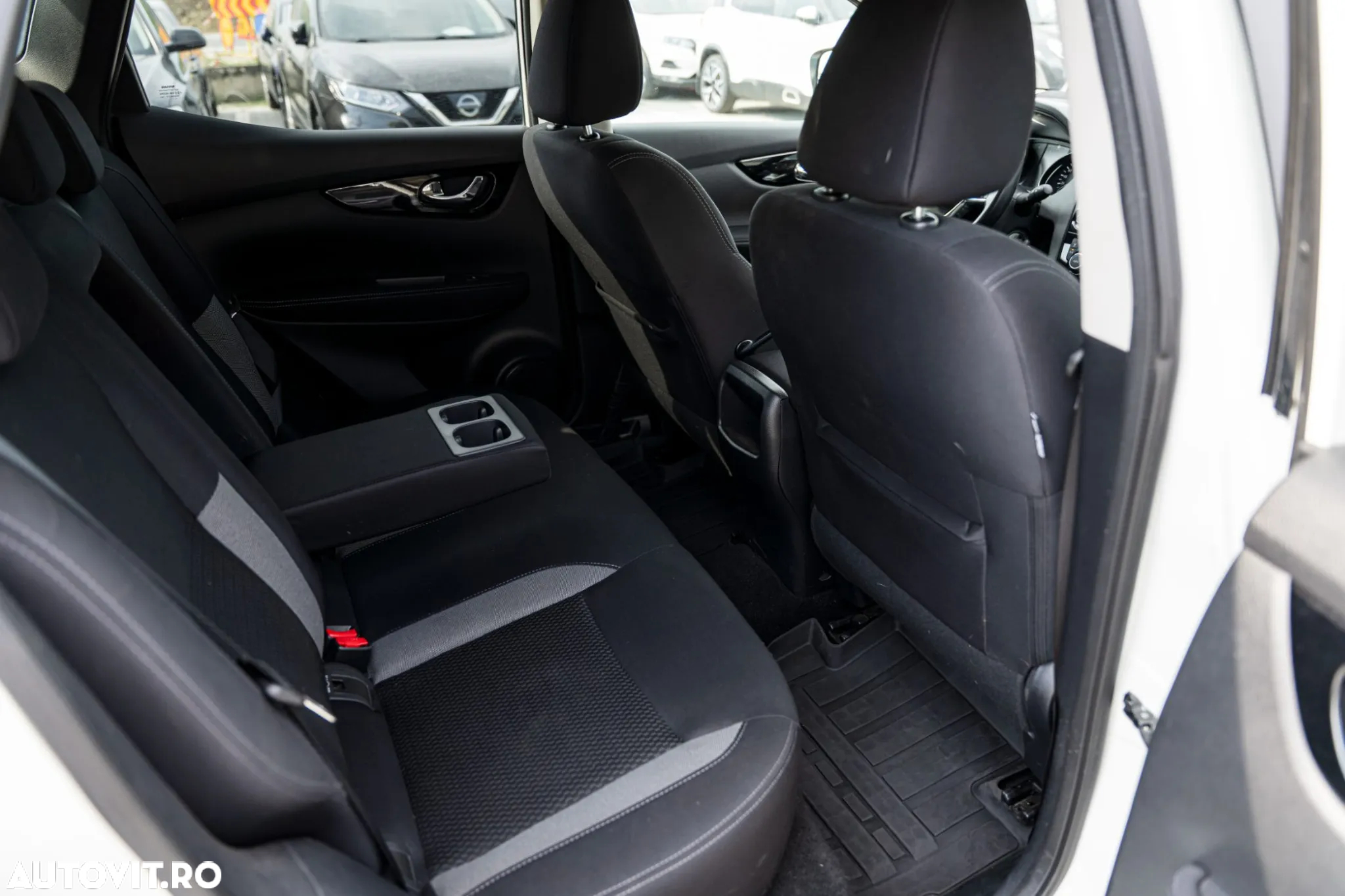 Nissan Qashqai 1.5 DCI Start/Stop N-Connecta - 8