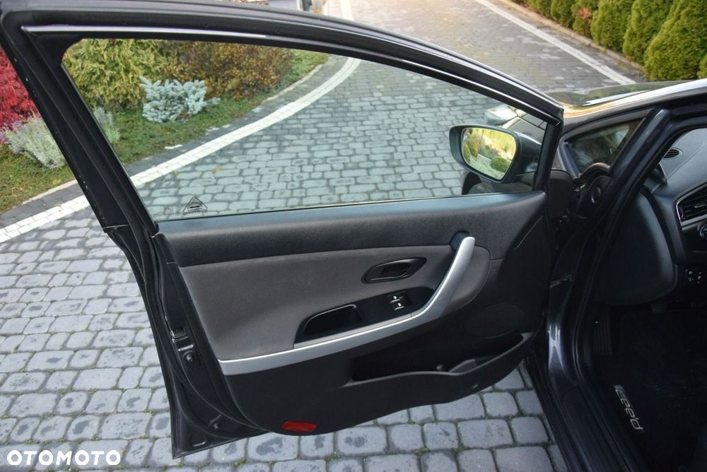 Kia Ceed 1.4 CVVT Attract - 16