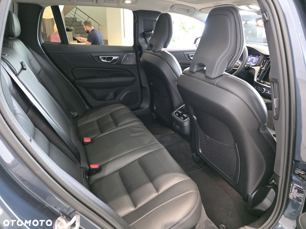 Volvo V60 Cross Country - 33