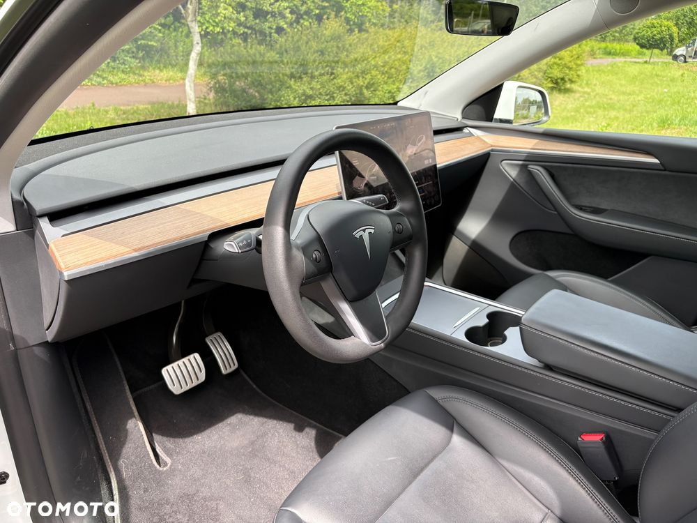 Tesla Model Y Performance AWD - 12