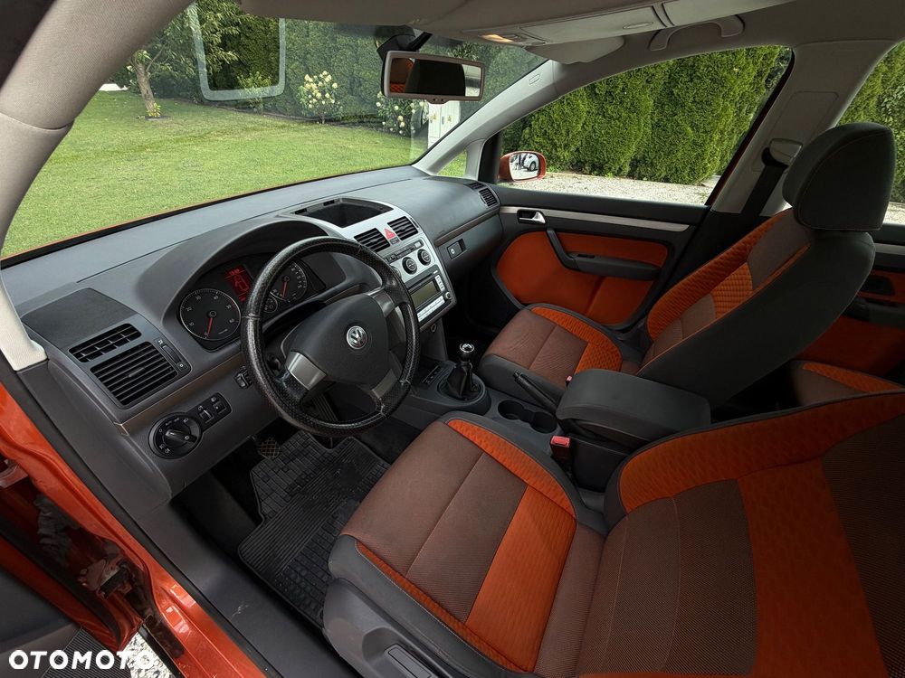 Volkswagen Touran 2.0 TDI DPF Cross - 9