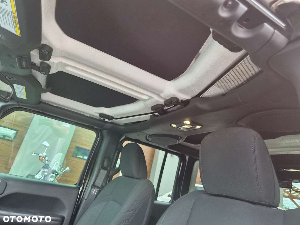 Jeep Wrangler - 15