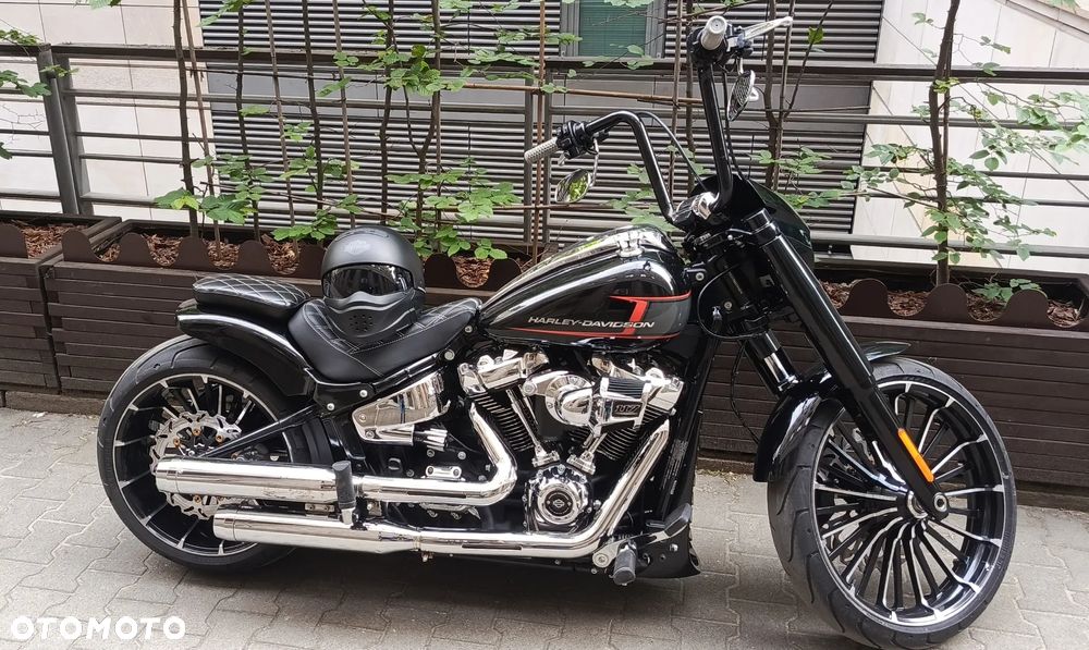 Harley-Davidson Softail Breakout - 3