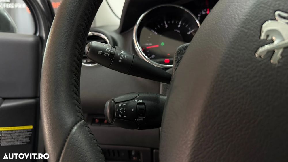 Peugeot 5008 1.6 THP Active - 23