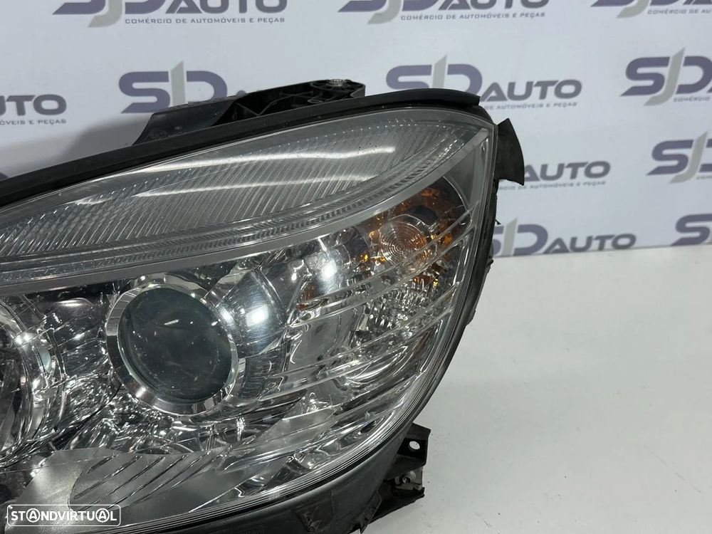 Farol Direito / Esquerdo - Mercedes C (W204) - 10
