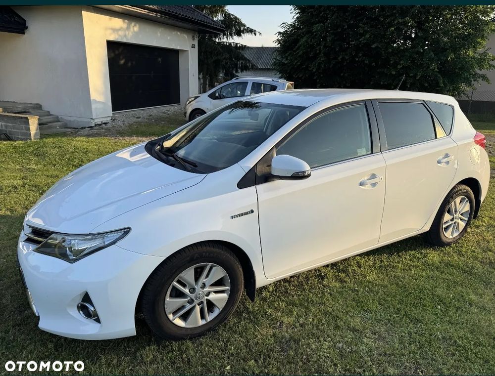Toyota Auris ver-1-8-hsd-luna - 2