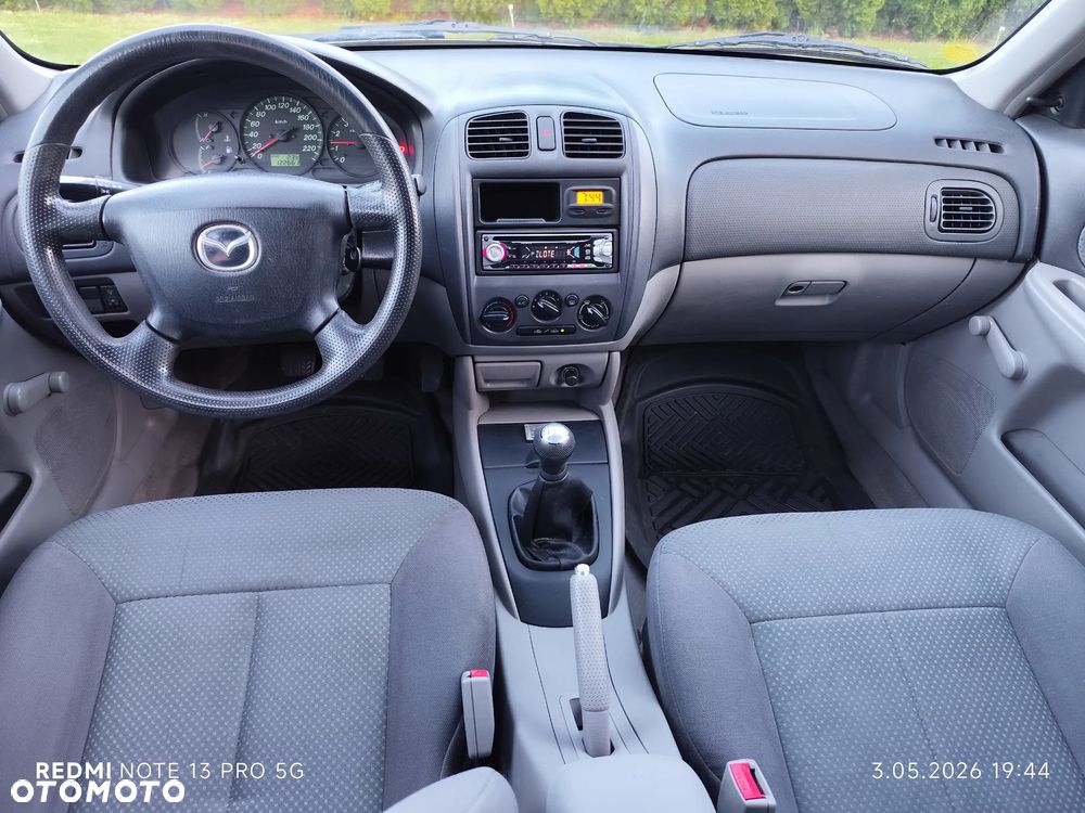 Mazda 323F - 19