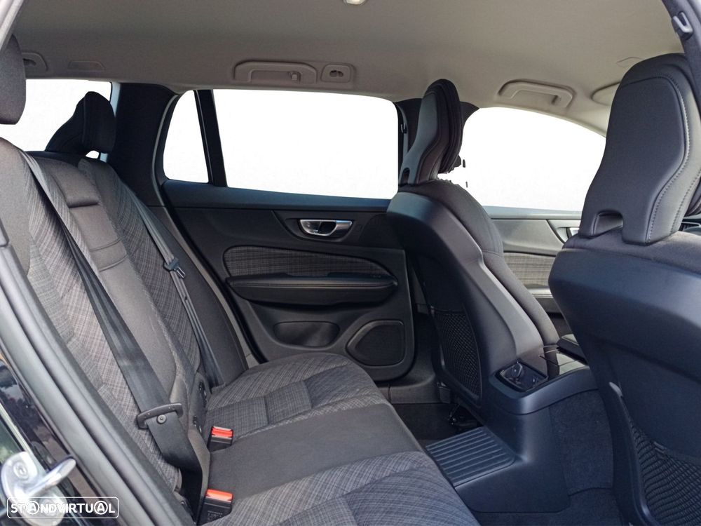 Volvo V60 2.0 T6 AWD TE Essential - 36