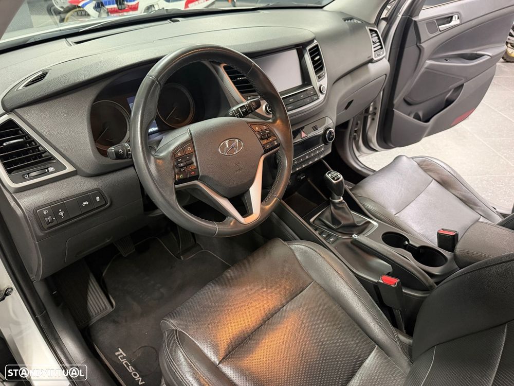 Hyundai Tucson 1.7 CRDi Executive - 12