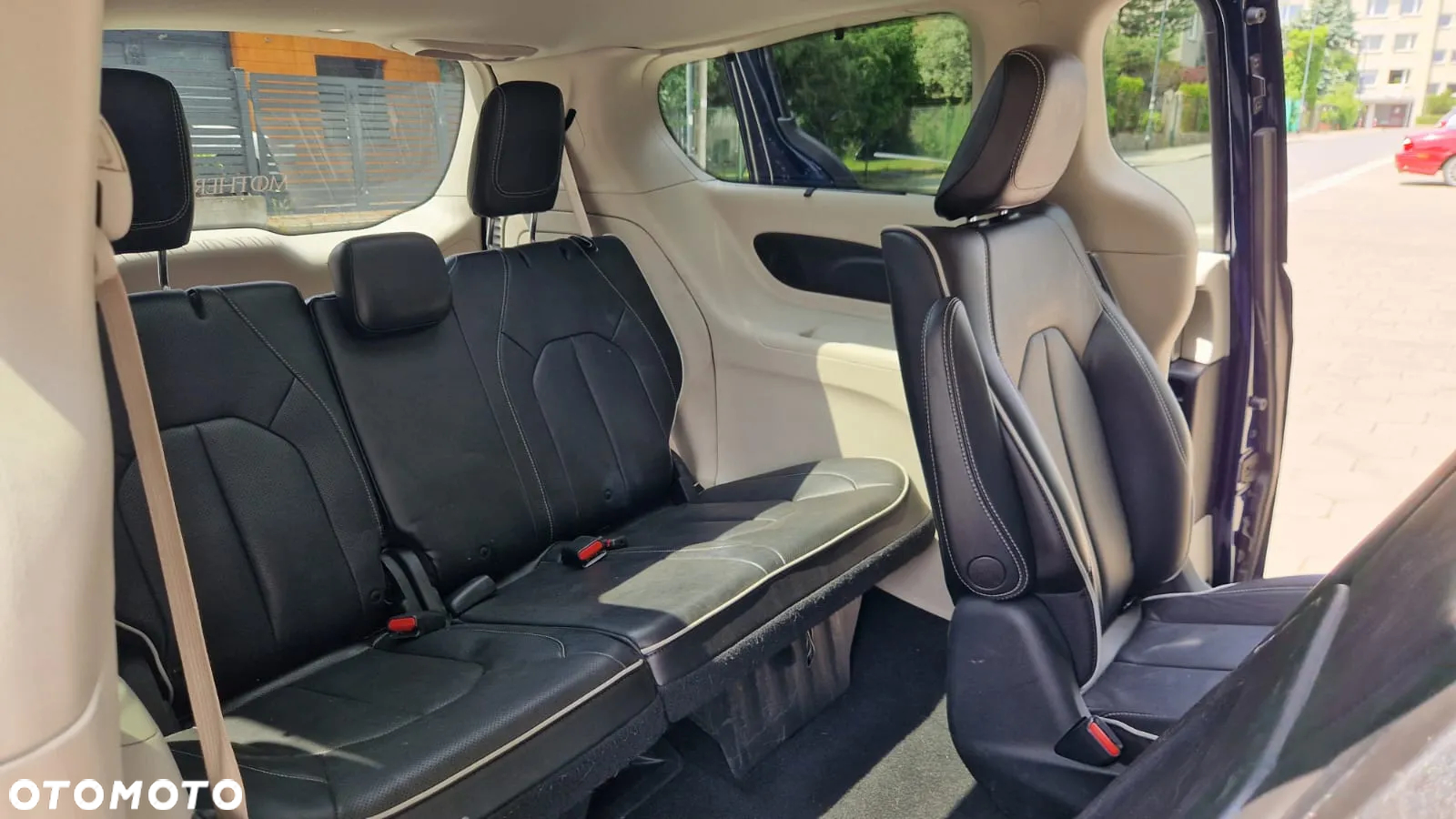 Chrysler Pacifica - 17
