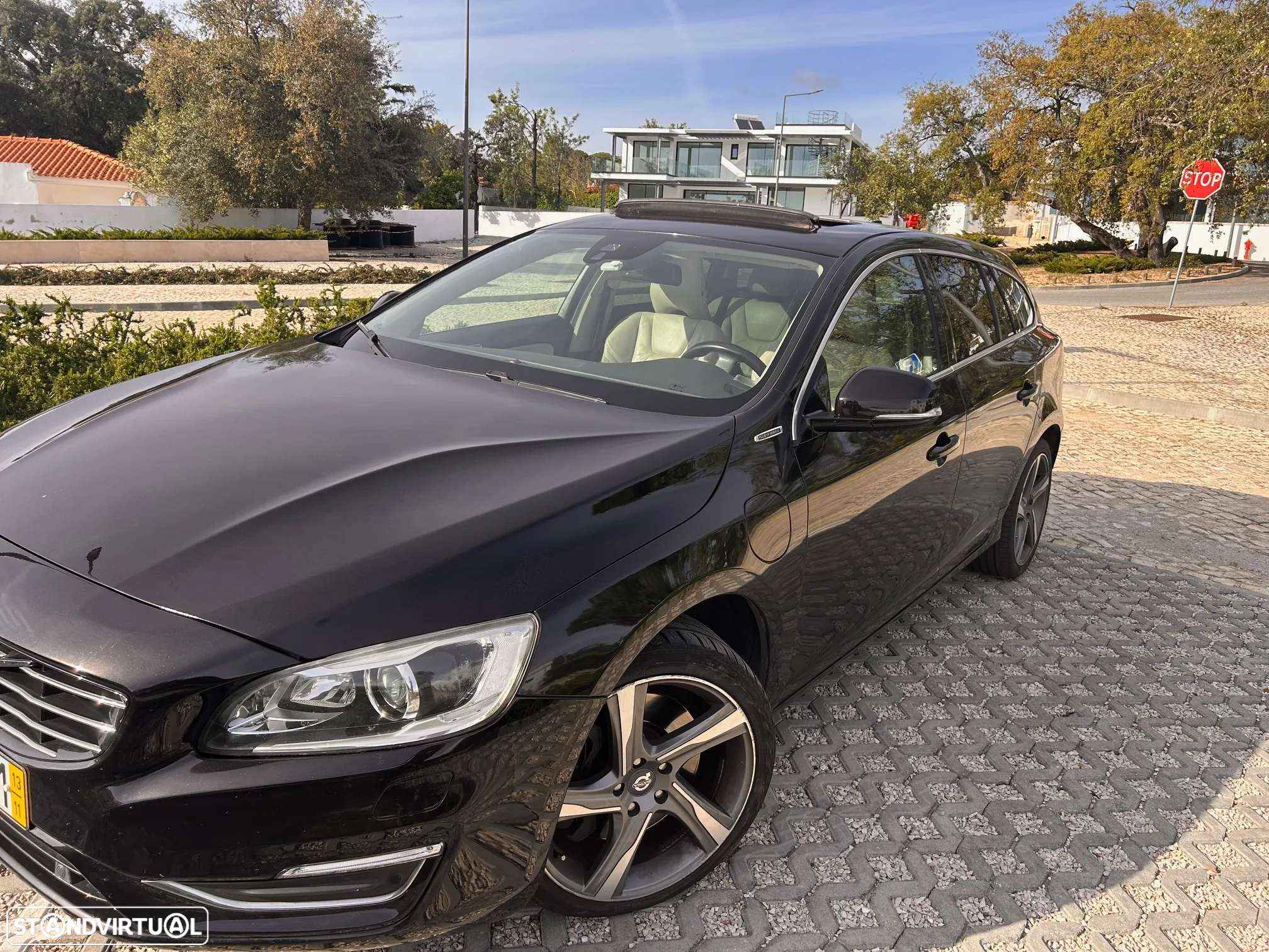 Volvo V60 2.4 D6 Summum AWD Phev - 3